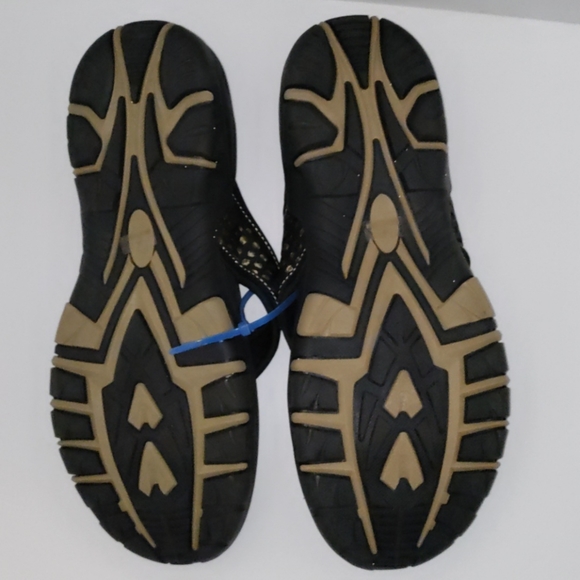 Sandals - Picture 2 of 3